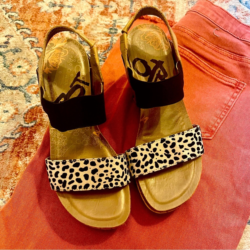 Women’s Black & Tan Animal Print Casual Sandals